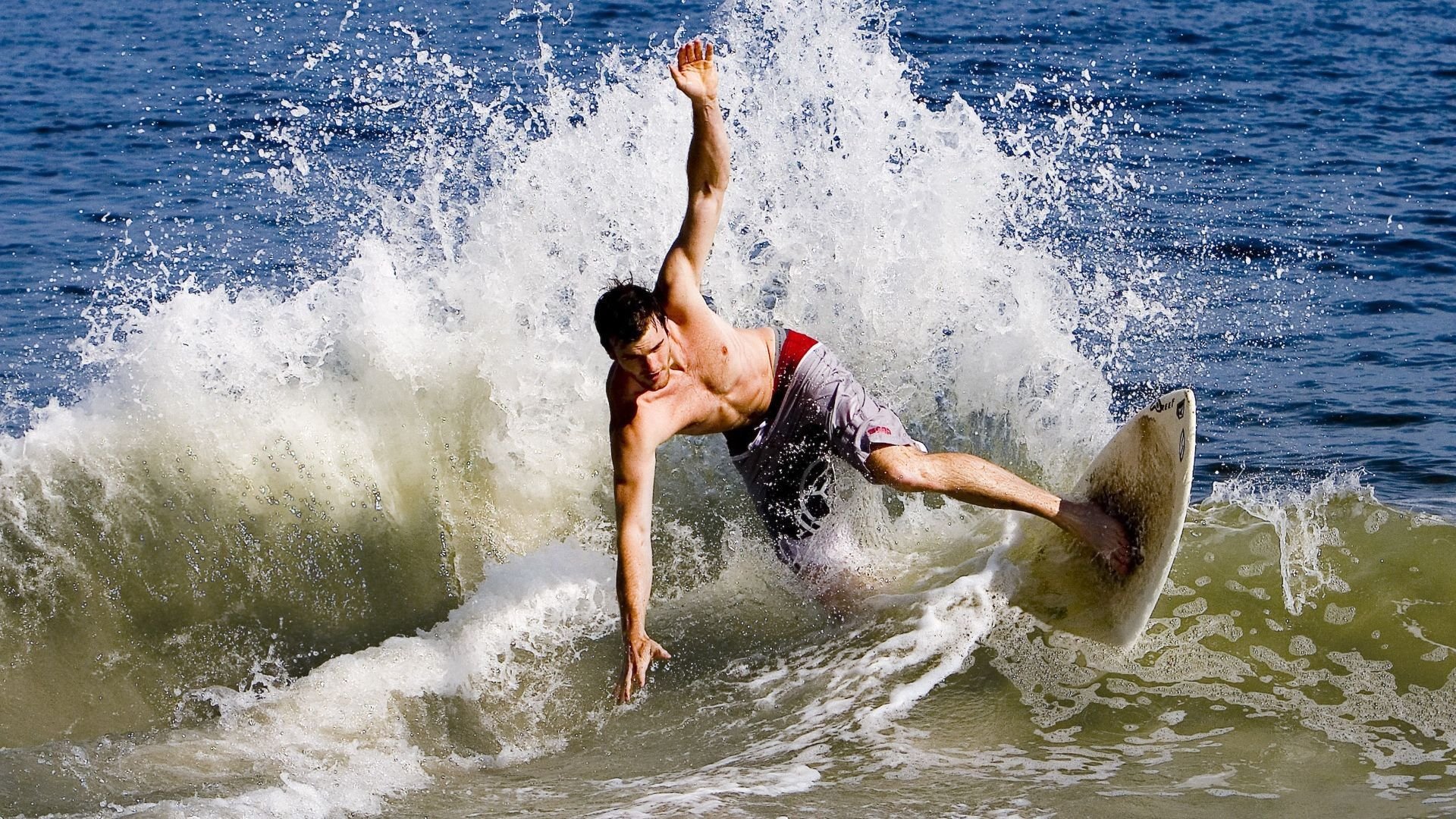 当封锁与接管相遇,地缘政治与篮球场上的唯一性对决