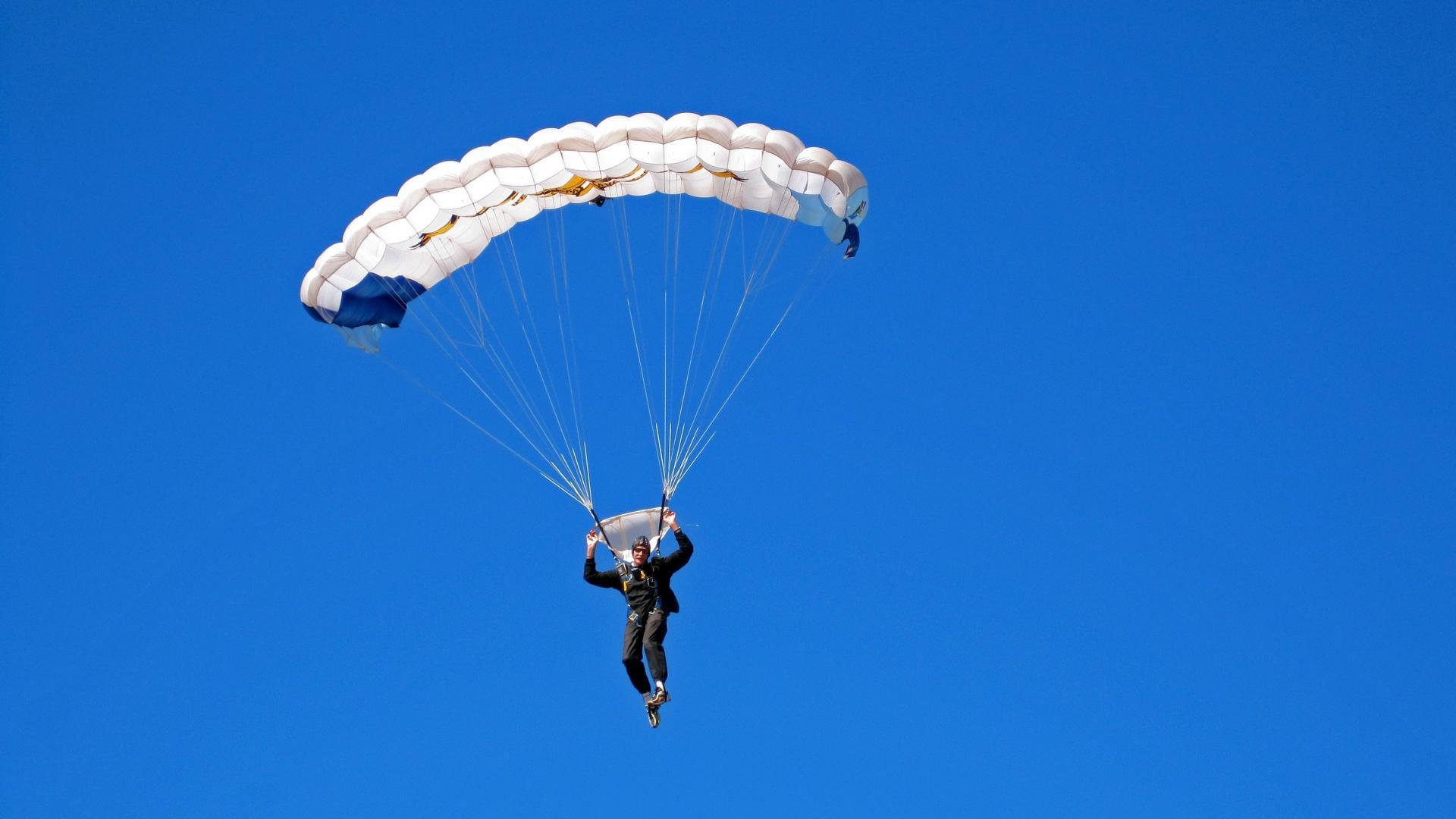 红土奇迹，梅德韦杰夫蒙特卡洛翻盘法网，点燃赛场的不只是胜利